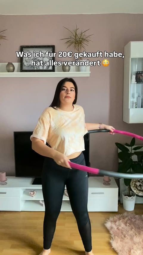 Instagram-Reel von Domi mit Hula-Hoop-Reifen